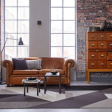 Ziegenhaar Teppich - Ein Ziegenhaar Naturteppich liegt im Wohnzimmer.